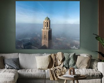 Peperbus kerktoren in Zwolle boven de mist van Sjoerd van der Wal Fotografie