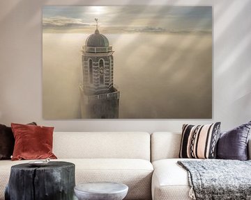 Peperbus kerktoren in Zwolle boven de mist van Sjoerd van der Wal Fotografie