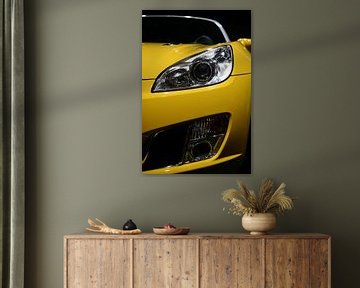 Voiture de sport jaune sur Yvonne Smits