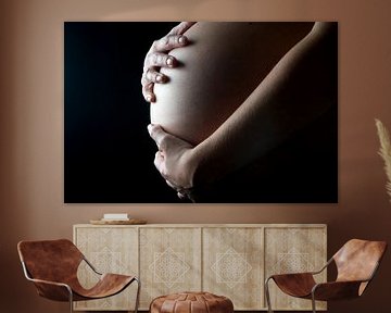 Der Bauch einer schwangeren Frau von Marcel Mooij