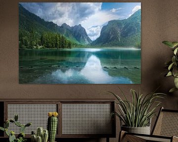 Landschap van het Dobbiaco meer in de Dolomieten, Italië van Stefano Orazzini
