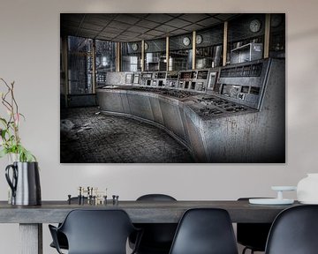 Salle de contrôle dans une centrale électrique abandonnée sur Eus Driessen
