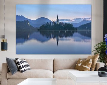 Blaue Stunde am Bleder See - Wunderschönes Slowenien von Rolf Schnepp