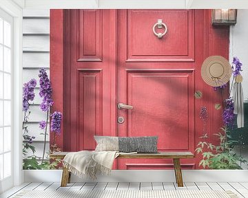 Red door with flowers by Joost Lagerweij
