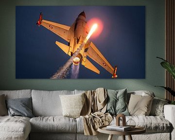 F-16 danois avec fusées éclairantes ! sur Dennis Janssen