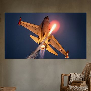 F-16 danois avec fusées éclairantes !