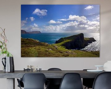 Neist Point Lighthouse an einem schönen Tag von Laura Krol