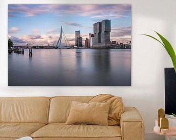 Rotterdam skyline met Erasmusbrug von Ilya Korzelius