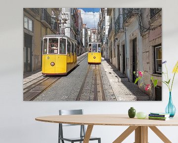 Twee oude gele trams in Lissabon van Tilo Grellmann