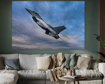 F16