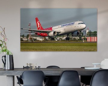 Airbus A321-200 van Turkish Airlines met speciale livery. van Jaap van den Berg