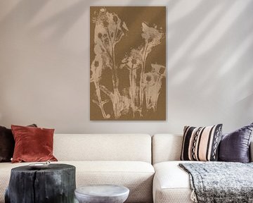 Puur landelijk. Moderne botanische kunst. Bloem in crème en oker. van Dina Dankers