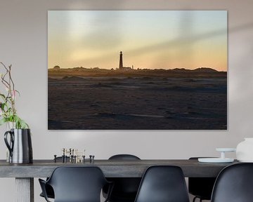 De twee vuurtorens van Schiermonnikoog bij zonsopkomst, gezien vanaf het strand van Studio LE-gals