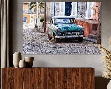 vintage car in Cuba by Paul Piebinga