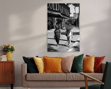 Straatbeeld Paar IJs Zwart-wit Rome Italië van Martijn Jebbink Fotografie