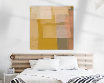 Abstract schilderij in oker, wit, roze, taupe I van Dina Dankers