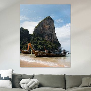 Plage de Railay en Thaïlande avec des bateaux à longue queue