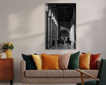 Kerkinterieur Santa Sabina Basiliek Rome Italië van Martijn Jebbink Fotografie