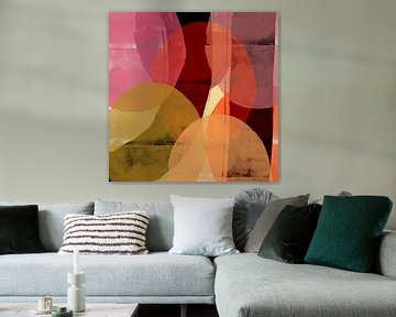 Kleurrijke abstracte kunst. Vormen in warm rood, roze, terra, oker, paars, oranje. van Dina Dankers