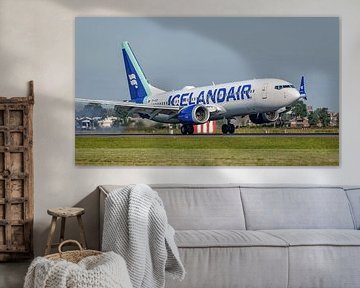 Landende Icelandair Boeing 737 MAX 8. van Jaap van den Berg