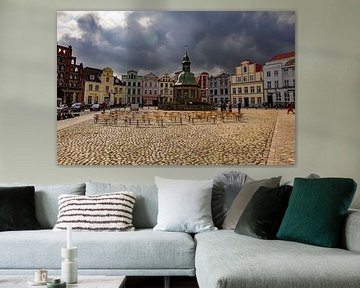 Het marktplein van Wismar en de historische waterwerken van Holger Felix
