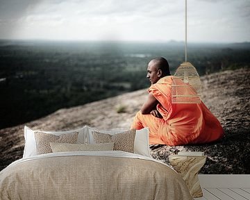 Boeddhistische Monnik, uitzicht Pidurangala-rots, Sigiriya, Sri Lanka van Roel Janssen