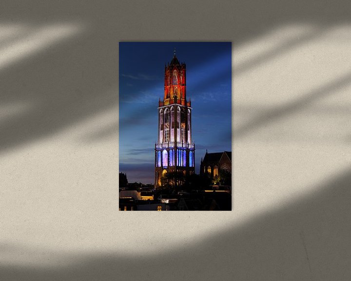 Beispiel: Rot-weiß-blauer Dom-Turm in Utrecht während des Beginns der Tour de France 2015 von Donker Utrecht