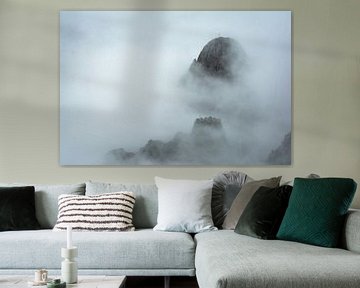 Top in een zee van mist van Martin Wasilewski