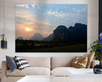 Sérénité au lever du soleil à Vang Vieng van Frank Photos