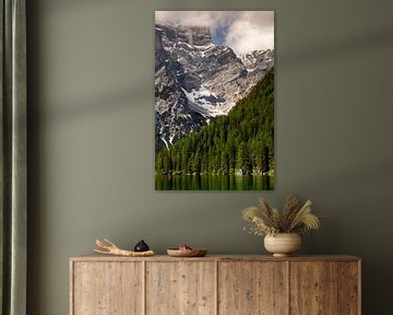 Natuurlijke Perfectie: Het Adembenemende Uitzicht over Pragser Wildsee van Karijn | Fine art Natuur en Reis Fotografie