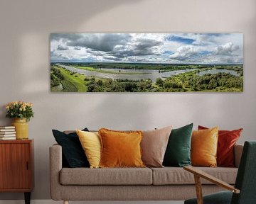IJssellandschap met wolken erboven
