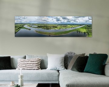 IJssellandschap met wolken erboven