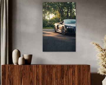 Audi R8 V10 in een Adembenemend Groene Landschap tijdens de Zonsondergang van Sebastiaan van 't Hoog
