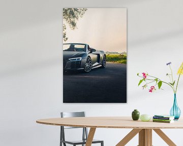 Audi R8 V10 in een Adembenemend Groene Landschap tijdens de Zonsondergang van Sebastiaan van 't Hoog