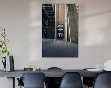 Audi R8 V10 in een Stijlvolle Parkeergarage met Zacht Licht van Sebastiaan van 't Hoog