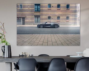 Audi R8 V10 in een Stijlvolle Parkeergarage met Zacht Licht van Sebastiaan van 't Hoog