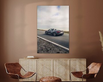 Audi R8 V10 met een Prachtig Zeezicht op de Achtergrond van Sebastiaan van 't Hoog
