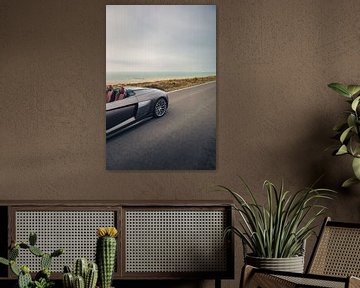 Audi R8 V10 met een Prachtig Zeezicht op de Achtergrond van Sebastiaan van 't Hoog