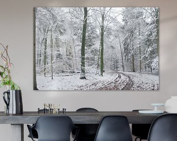 Boslandschap met sneeuw van Corinne Welp