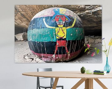 Surrealistisch portret in bol van Art & Soul Creations