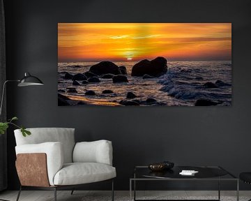Panorama Sonnenuntergang am Strand mit großen Felsen im Wasser an der Ostsee auf Rüge von Animaflora PicsStock
