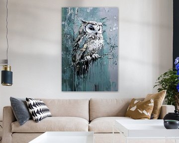 Expressieve uil op een tak van Imperial Art House