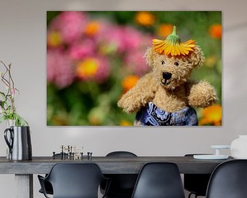 Teddybeer met bloemetjeshoed by Anja van Zijl