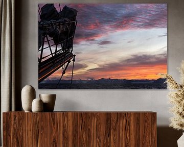 Spectaculaire zonsondergang vanaf een zeilboot van Anouschka Hendriks