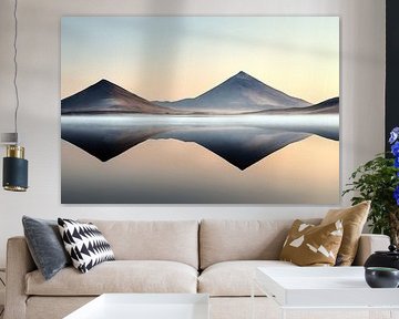 Friedliche Vulkanlandschaft im Sonnenuntergang von Frank Heinz