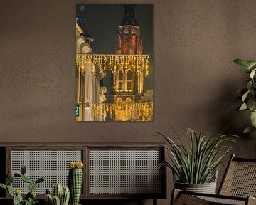 Große Kirche in beleuchteten Einkaufsstraßen von I Love Breda