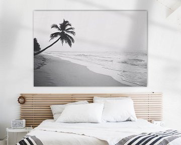 Rustige strandfoto met palmboom van Art & Soul Creations