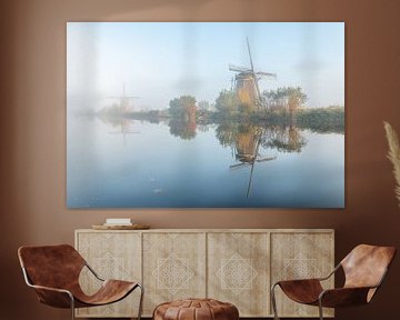 Molens Kinderdijk in de ochtendmist van Mark den Boer