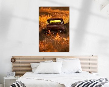 Verwaarloosde truck in zonsondergang van Art & Soul Creations