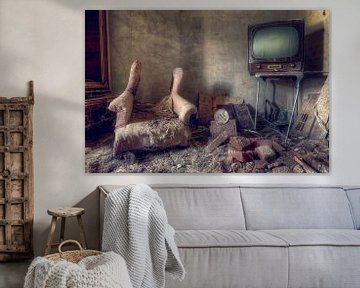 Fernseher in verlassenem Raum. von Roman Robroek